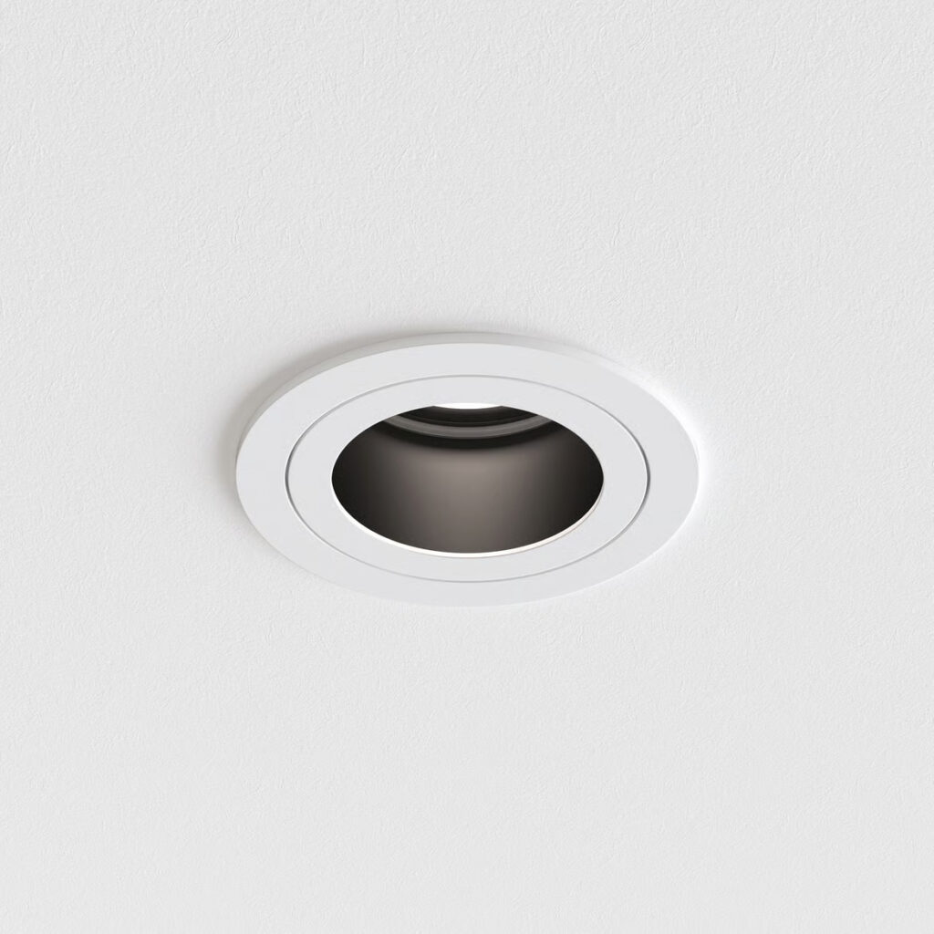 Recessed downlight with trim edge