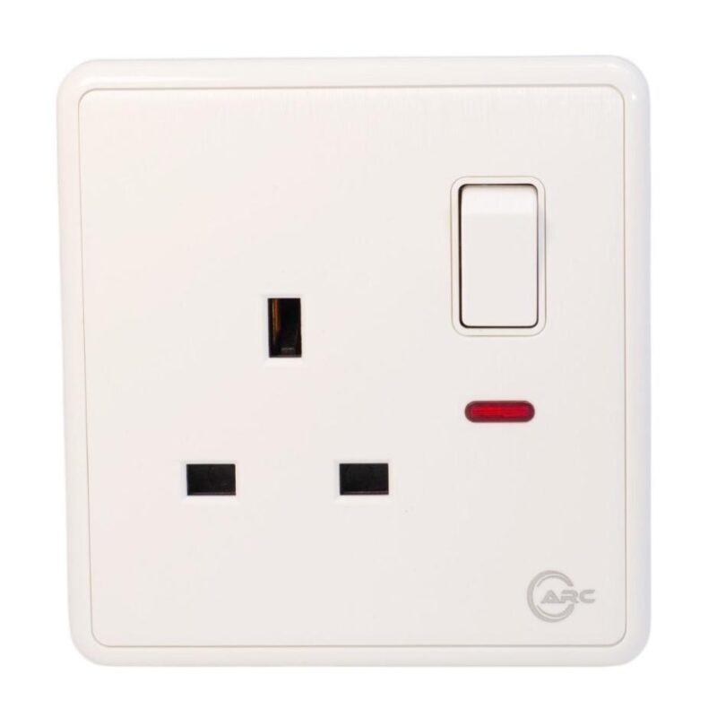 Arc White Single Socket Switch - British Plug