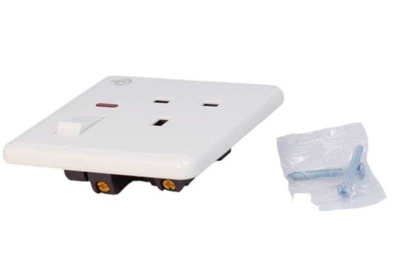 Arc White Single Socket Switch - British Plug