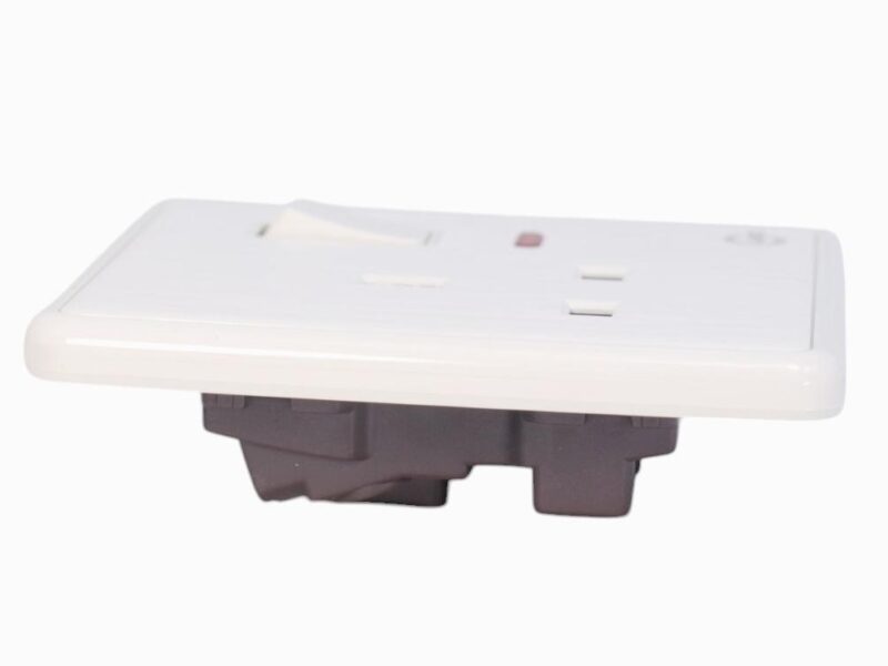 Arc White Single Socket Switch - British Plug